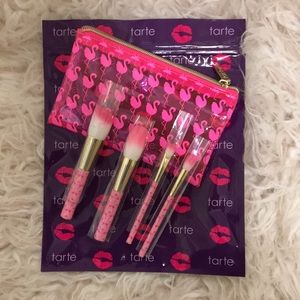 Tarte NWOT brush set with pouch